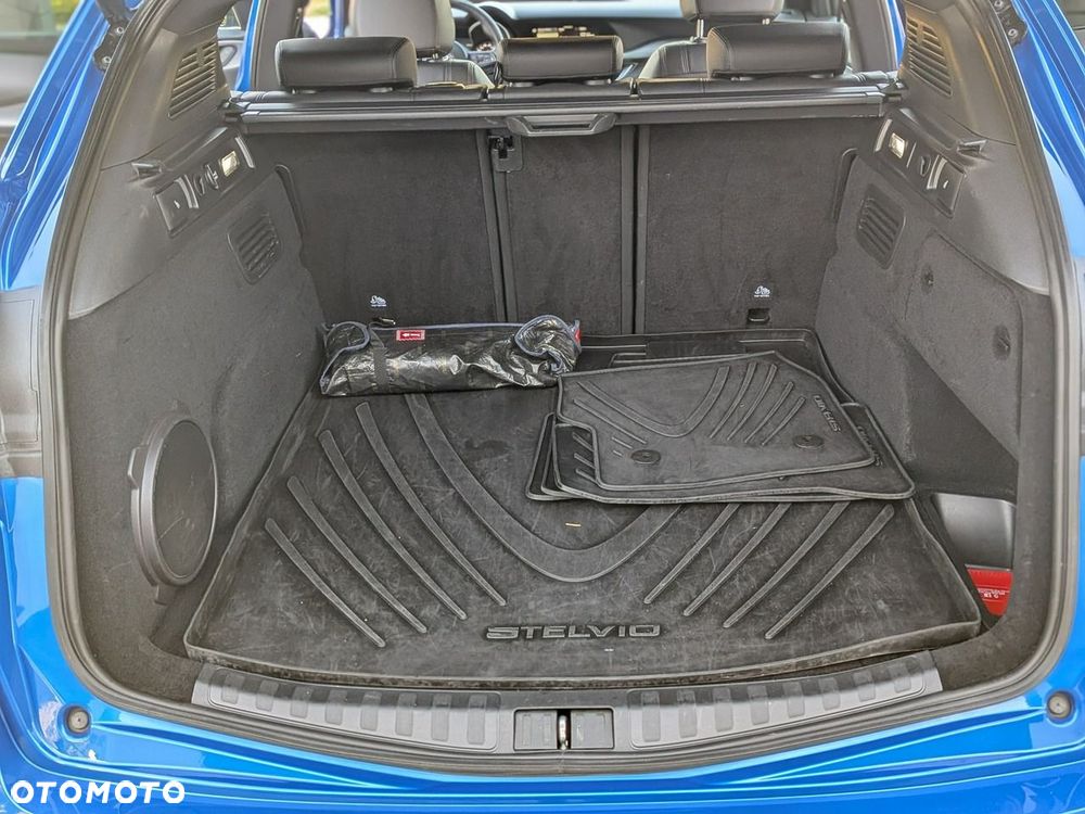 Alfa Romeo Stelvio - 30