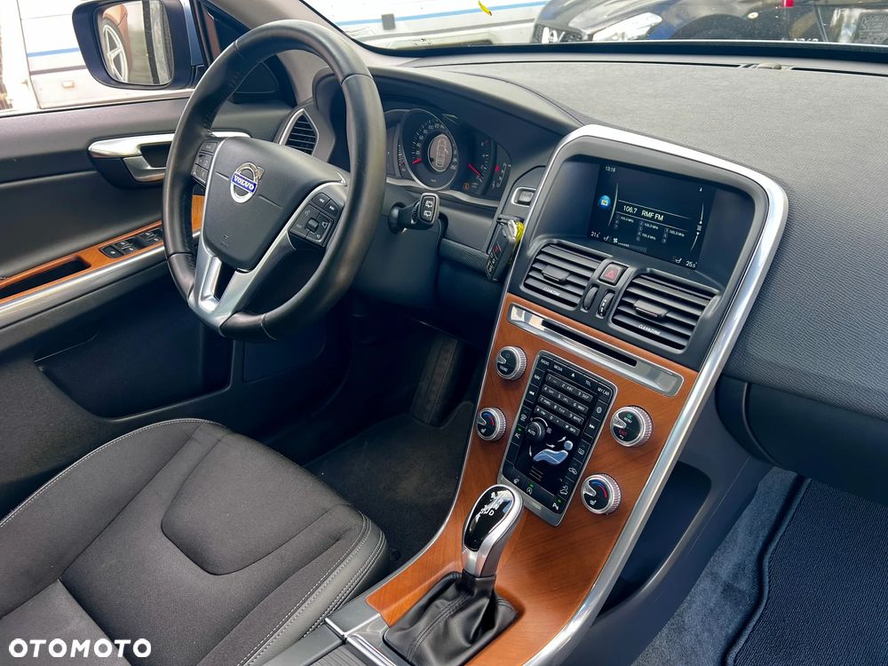 Volvo XC 60 D4 AWD Geartronic Summum - 17