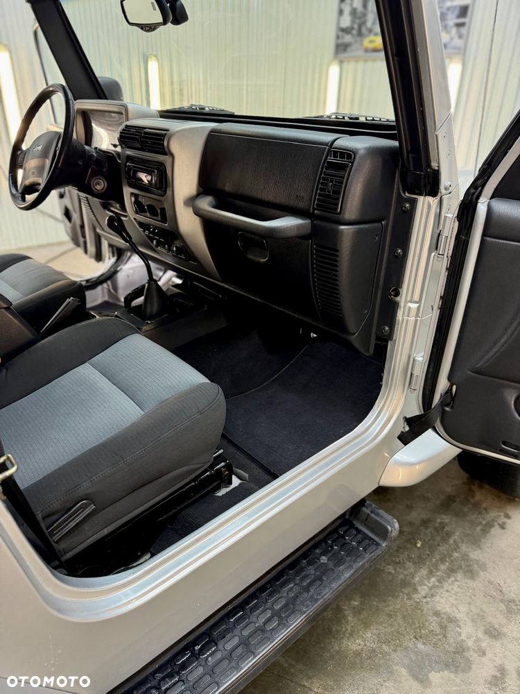 Jeep Wrangler 4.0 Sahara - 28