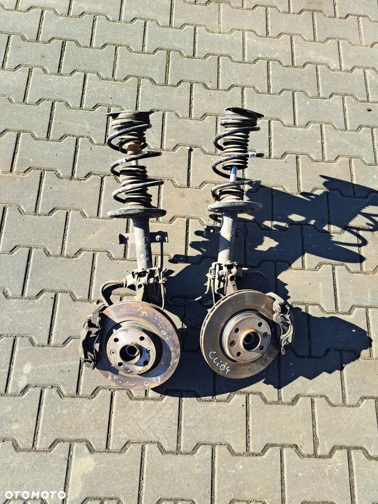 Renault Clio IV Zwrotnica Mc-pherson amortyzator kopyto noga - 1