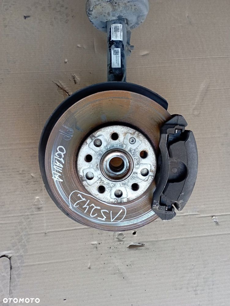 SKODA OCTAVIA III 3 1.0 TSI ZWROTNICA PRAWA 5Q0412013GD - 2