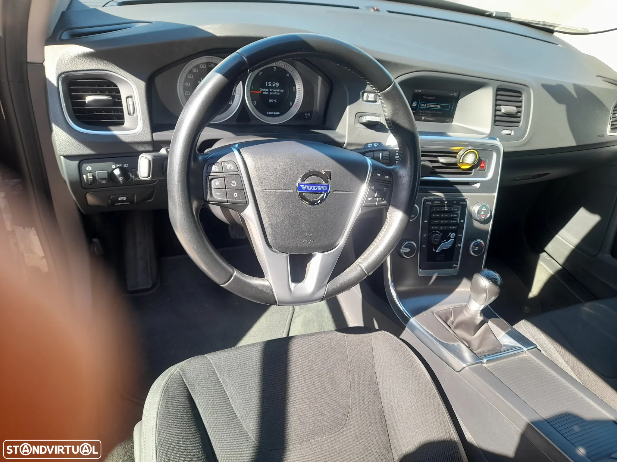 Volvo V60 2.0 D3 Momentum - 3