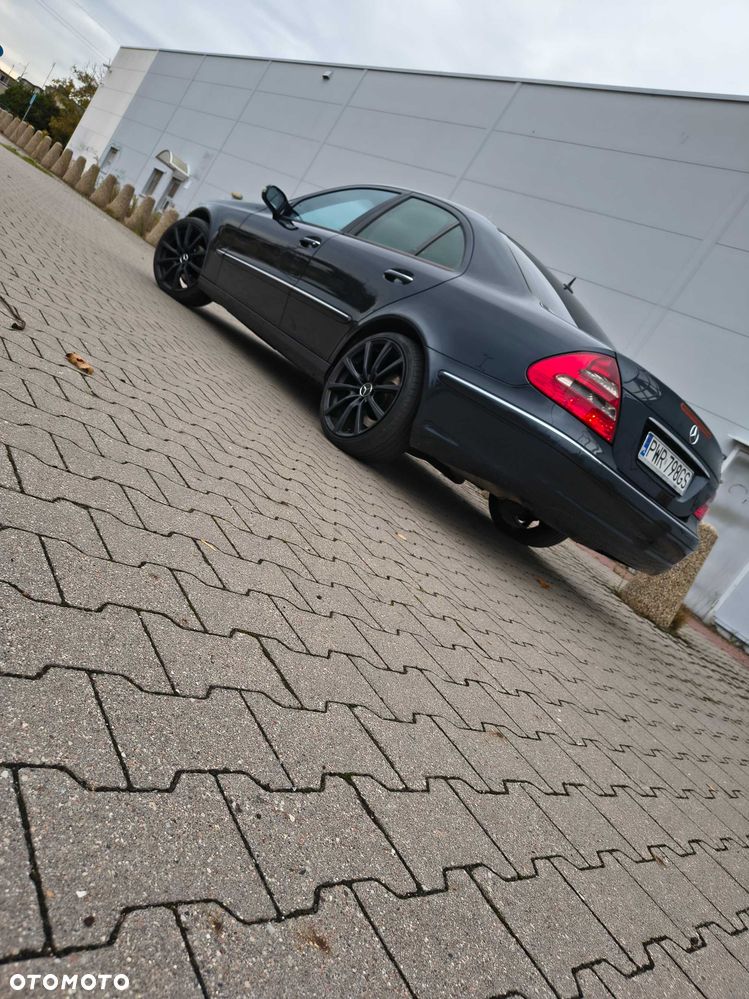Mercedes-Benz E-Class 2005 photo 3