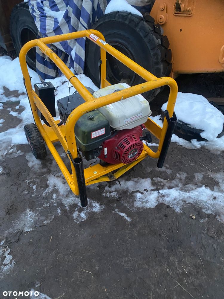 Agregat prądotwórczy 4 KW Honda 8 km 230v - 4