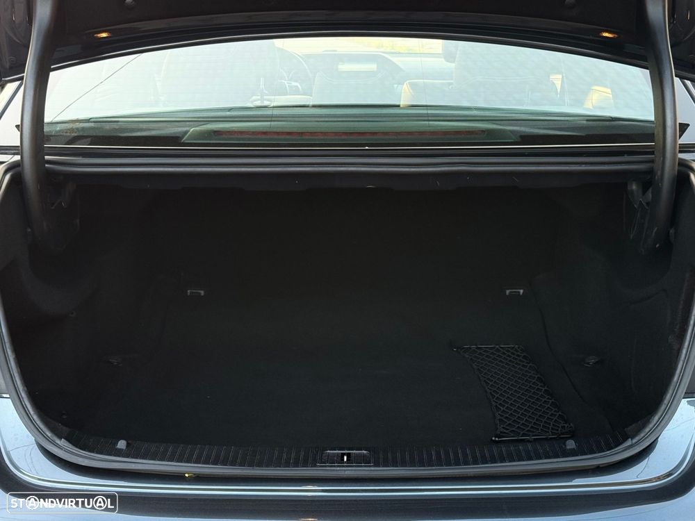 Mercedes-Benz E 300 BLUETEC Hybrid Avantgarde - 23