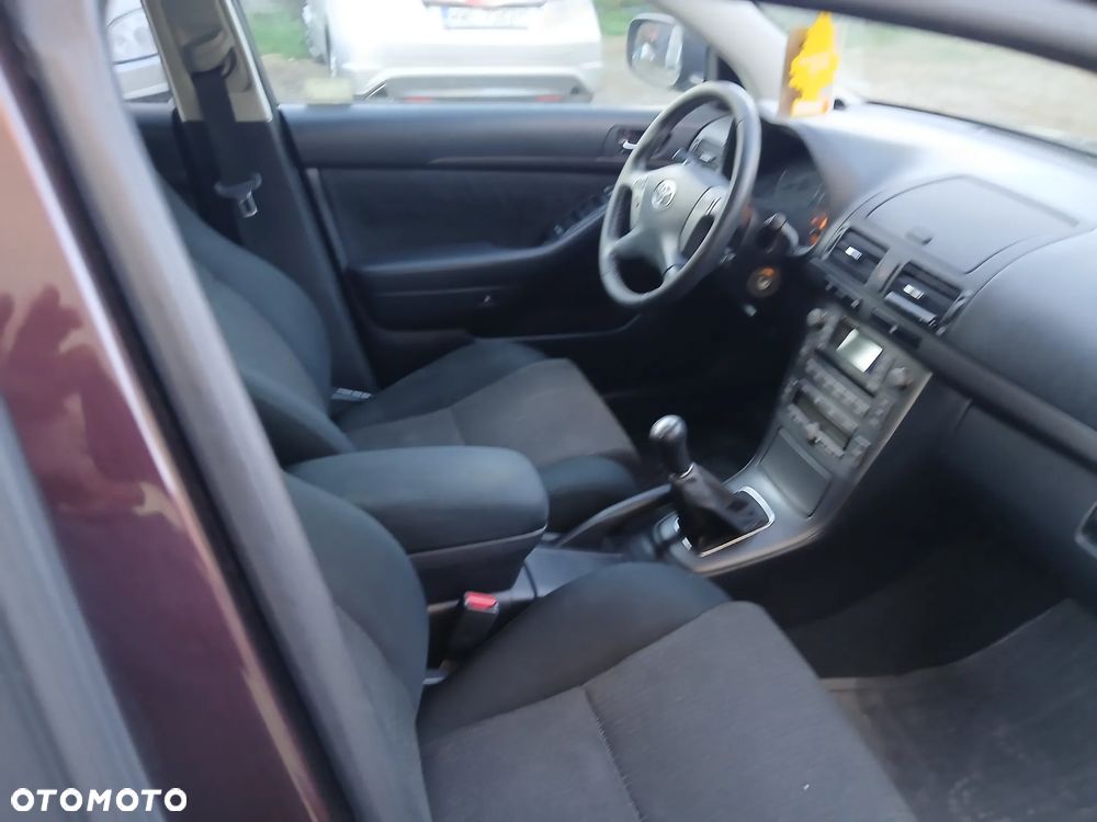 Toyota Avensis - 14