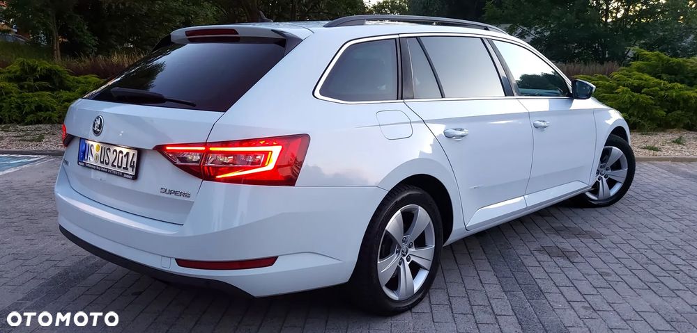 Skoda Superb 2.0 TDI Premium Edition - 16