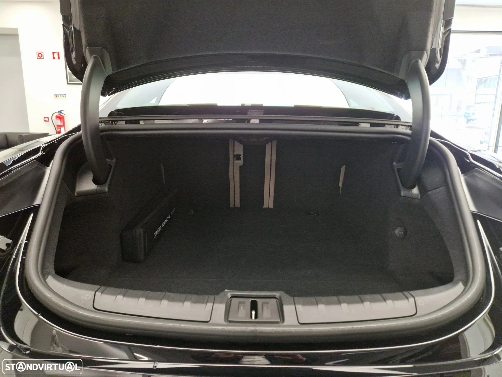 Porsche Taycan Standard - 12