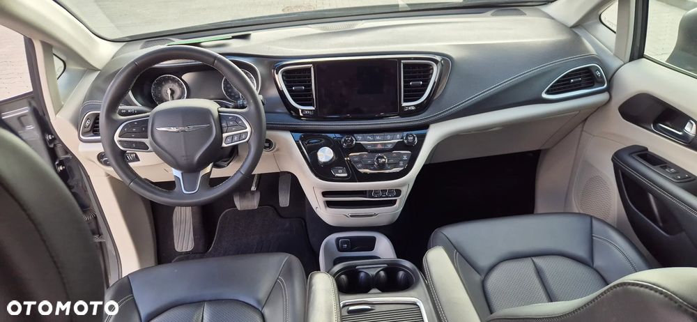 Chrysler Pacifica - 16