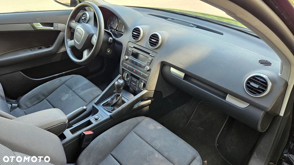 Audi A3 Sportback 2.0 TDI DPF Ambiente - 17