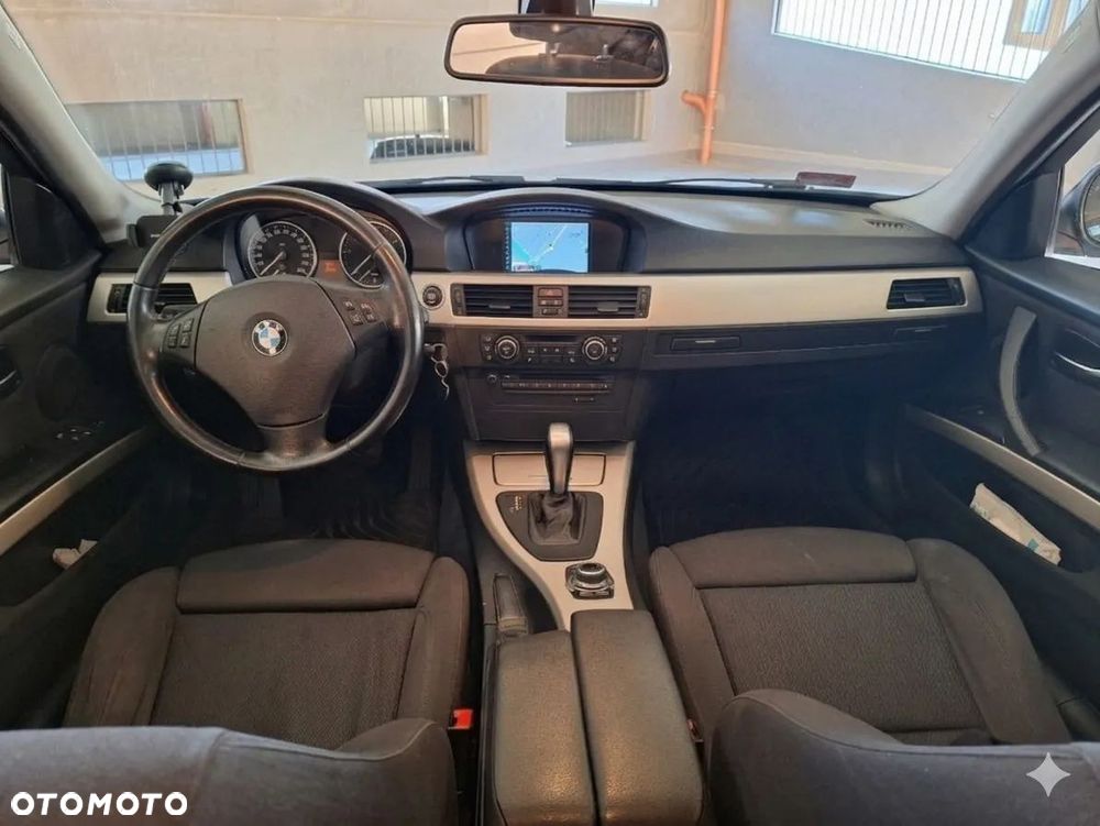 BMW 318D 2011 photo 3