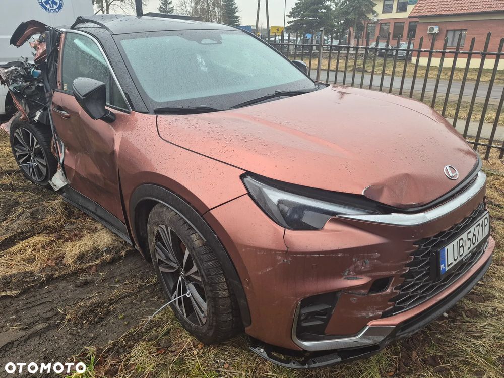 Lexus LBX 1.5 Hybrid Emotion AWD - 1