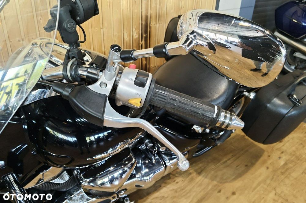 Suzuki Intruder - 22