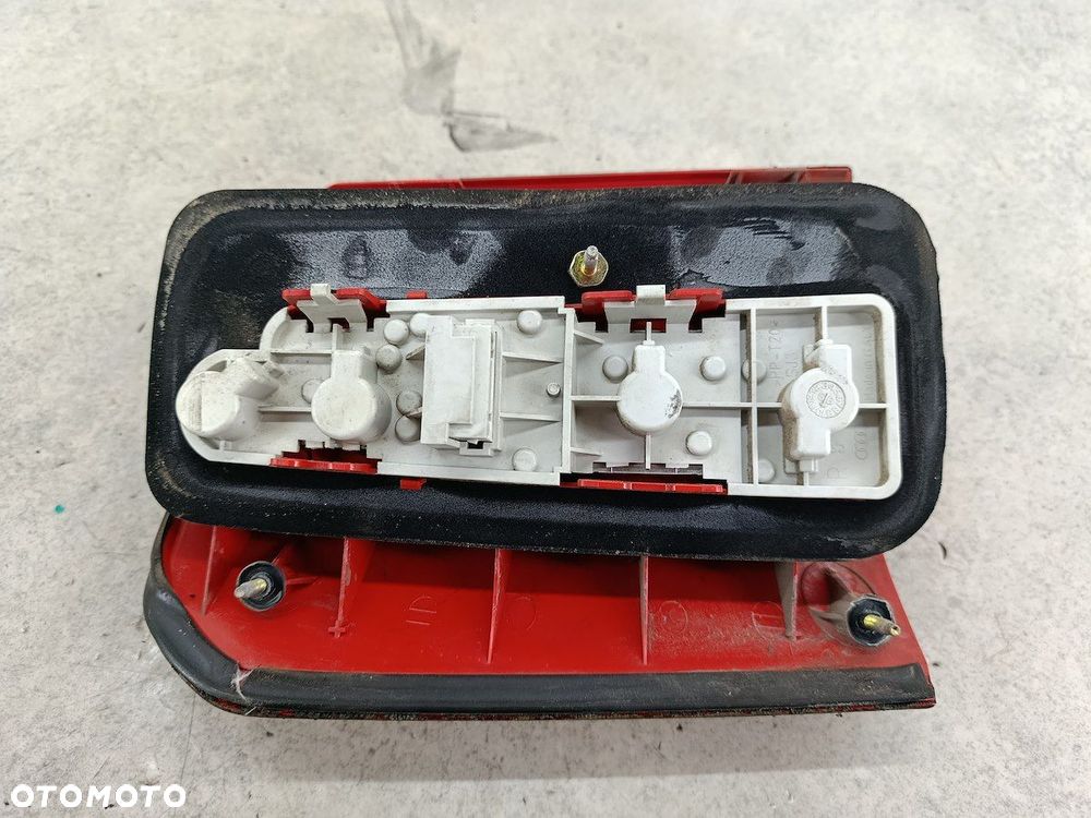 LAMPA TYLNA PRAWA AUDI A2 8Z 8Z0945096 286602 HATCHBACK - 7