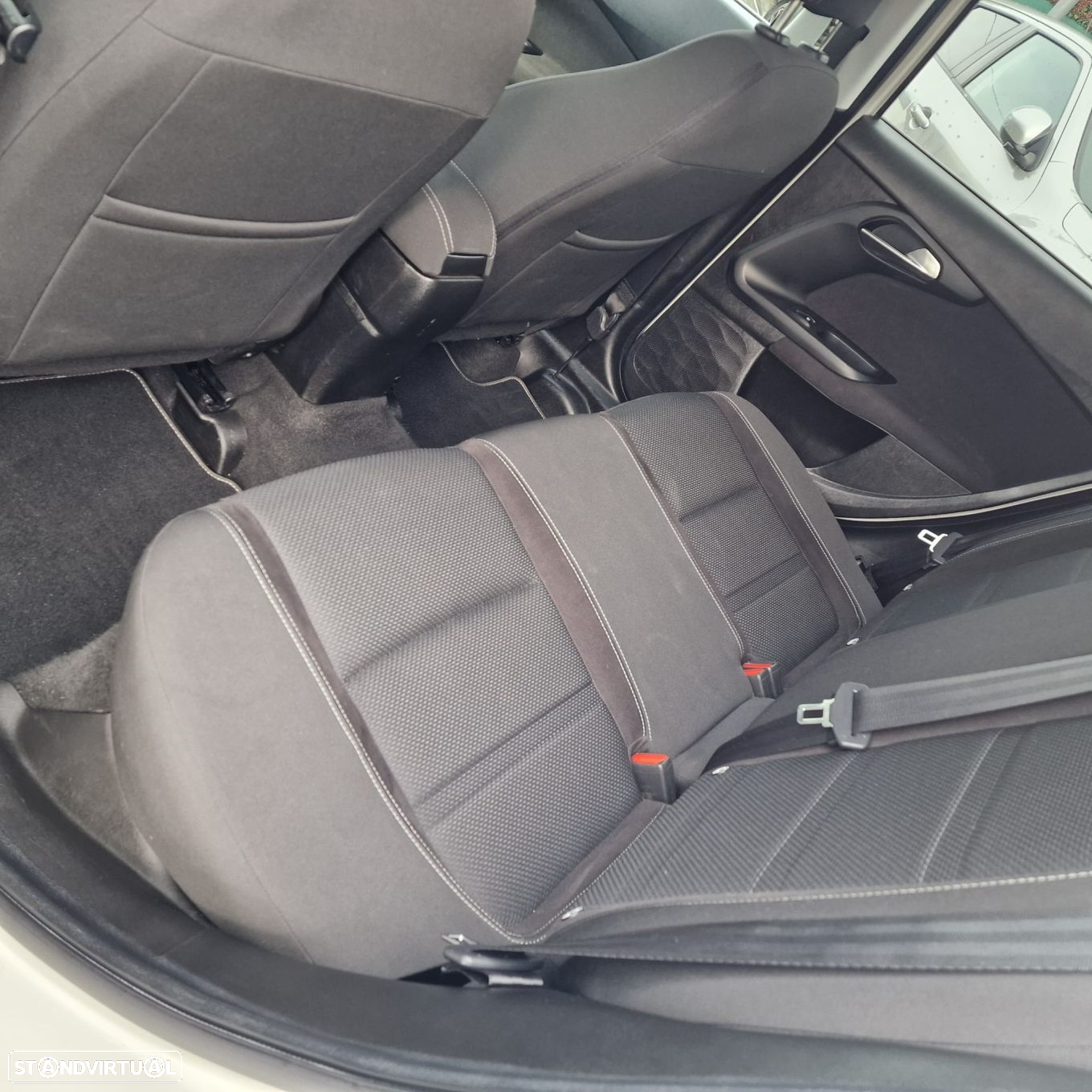 Fiat Tipo Station Wagon 1.3 M-Jet Lounge - 36