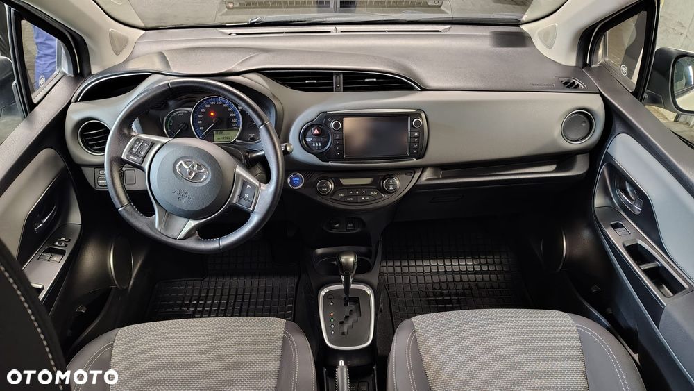 Toyota Yaris Hybrid 100 Premium - 8