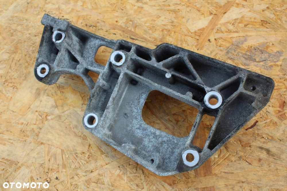 Łapa mocowanie alternatora 1.6 8V BSE audi vw seat skoda 06F903143F - 2