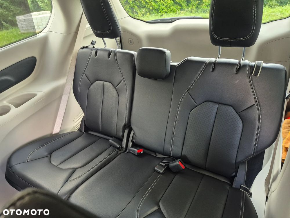 Chrysler Pacifica - 21