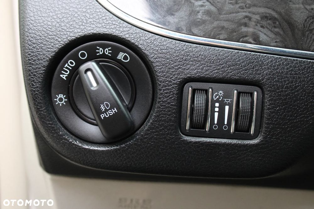 Chrysler Town & Country 3.6 Touring - 30