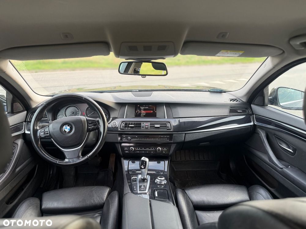 BMW Seria 5 520d xDrive - 13