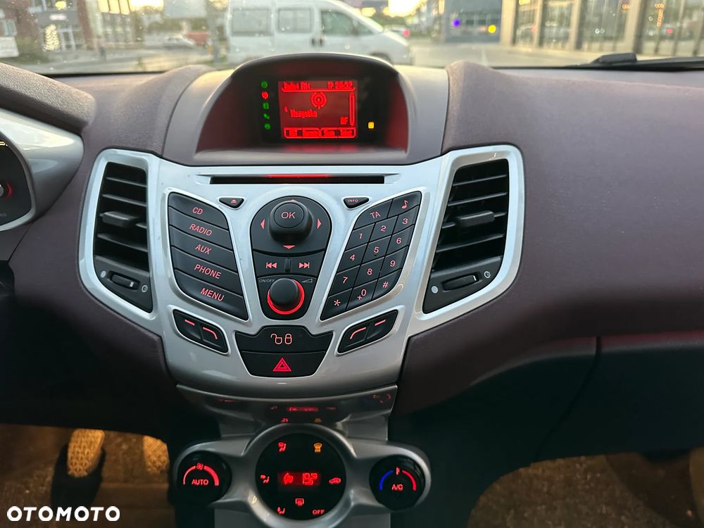 Ford Fiesta 1.4 Titanium - 11