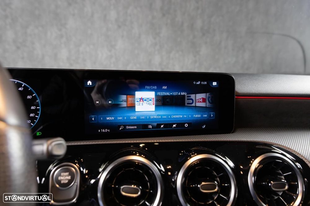 Mercedes-Benz A 250 e 8G-DCT AMG Line - 29