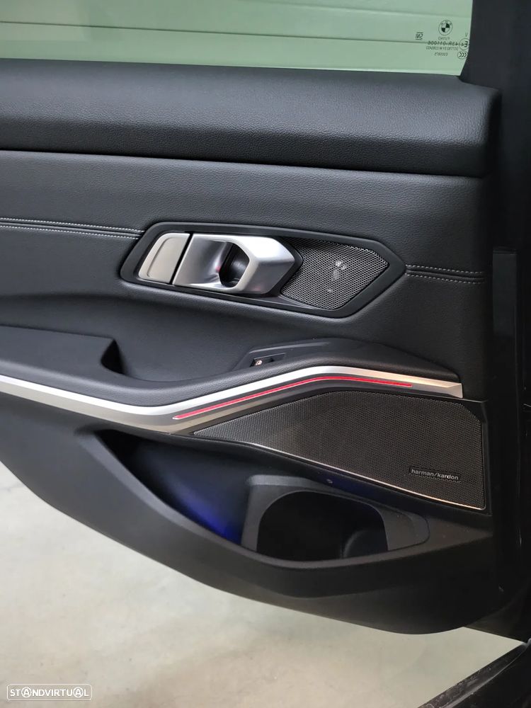 BMW 318 d Luxury Line - 28