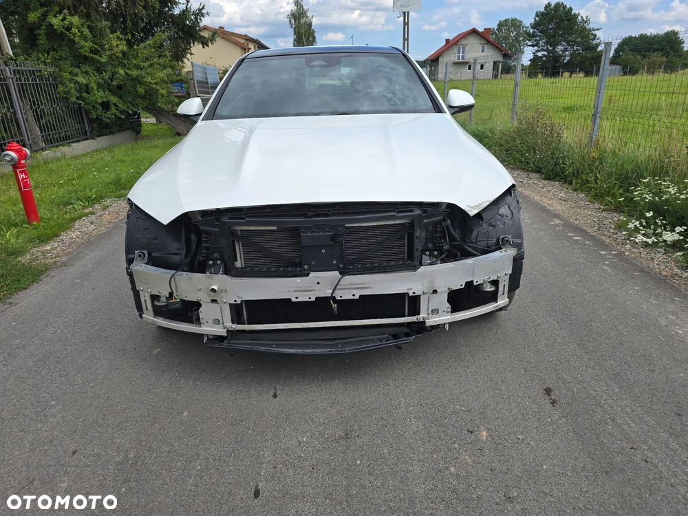 Mercedes-Benz C-Class 2024 photo 4