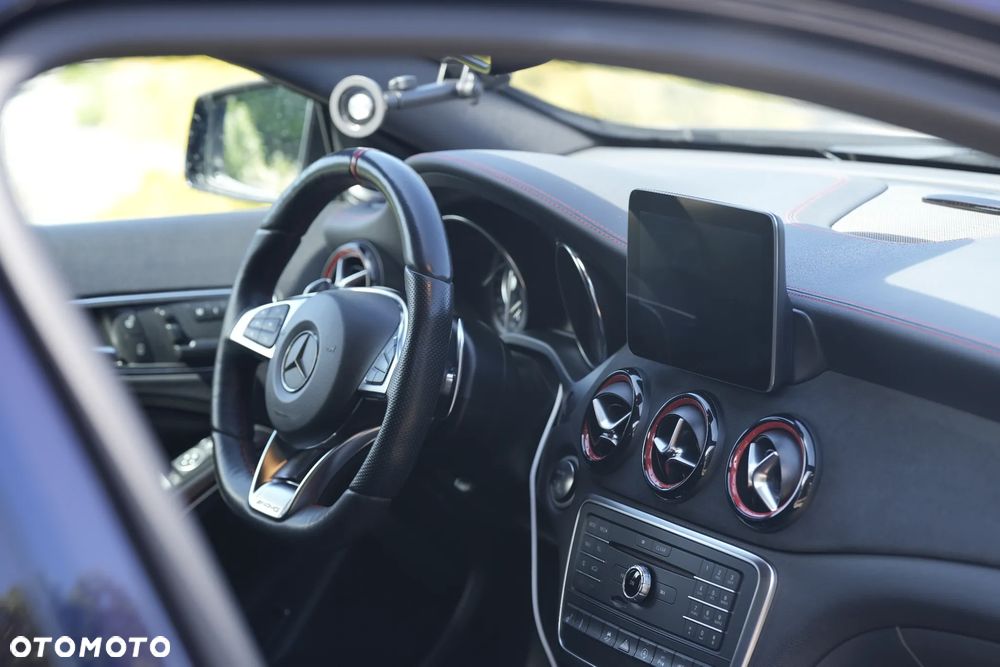 Mercedes-Benz GLA - 15