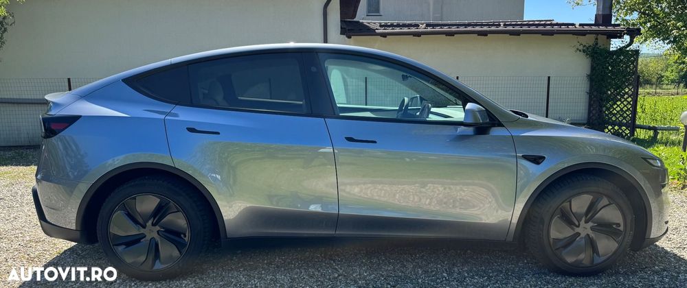Tesla Model Y - 2