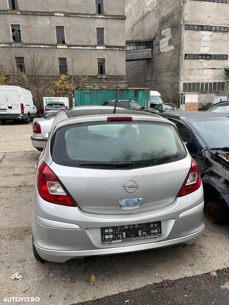 Dezmembrez Opel Corsa D 1,3 cdti 2008 gri argintiu 4 usi - 3