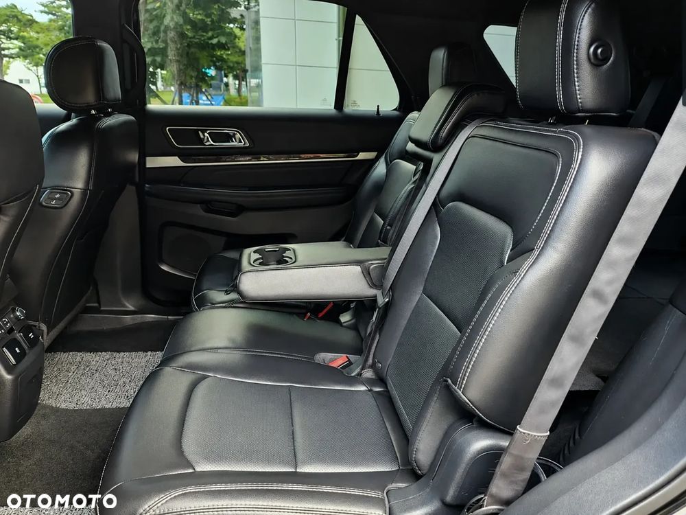 Ford Explorer - 16