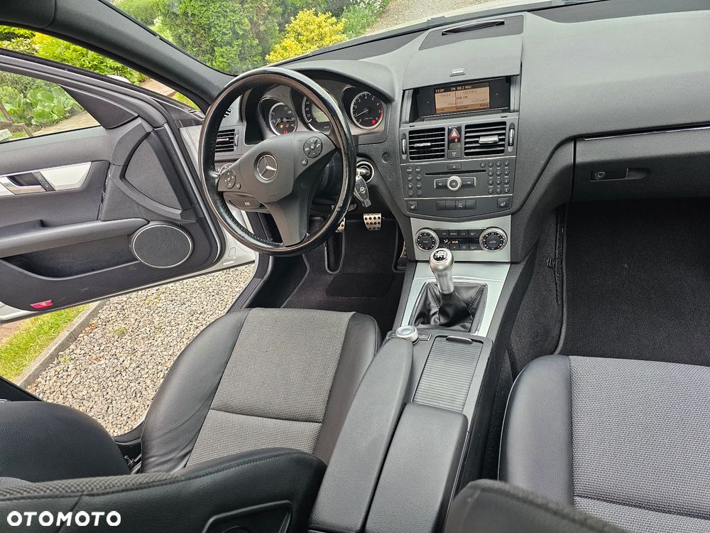 Mercedes-Benz Klasa C 180 Kompressor BlueEFFICIENCY Special Edition - 20