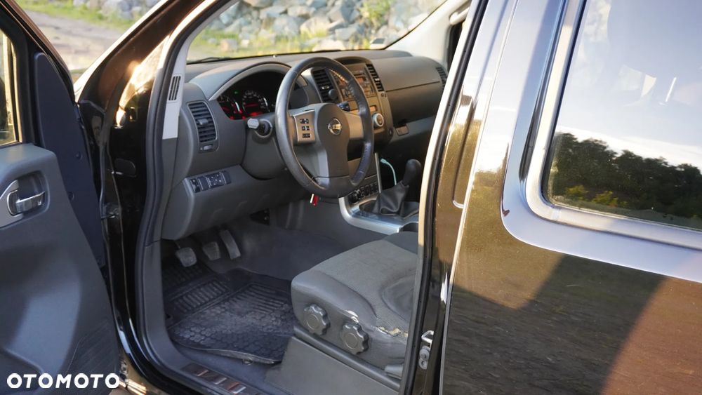 Nissan Pathfinder 2.5 D SE - 14