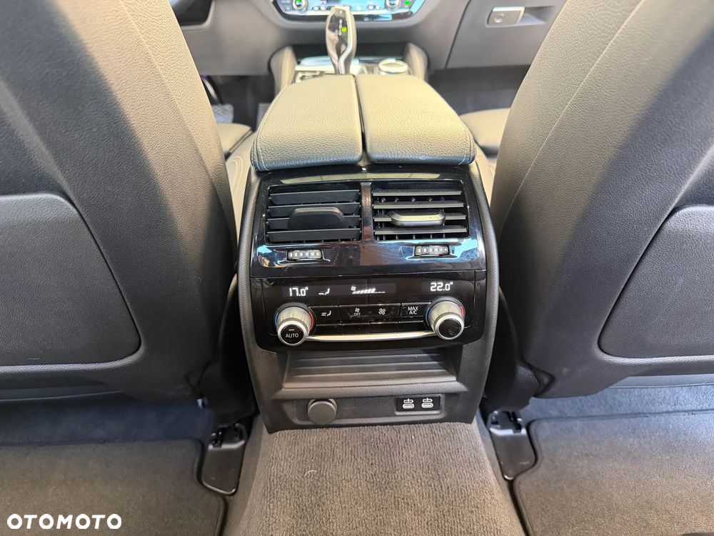 BMW Seria 5 520i Sport Line - 12