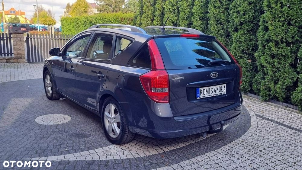 Kia Ceed - 4