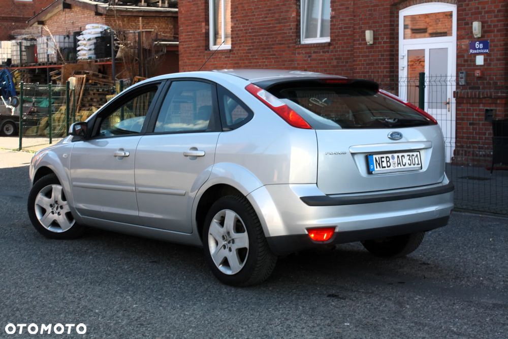 Ford Focus 1.6 16V Ghia - 4