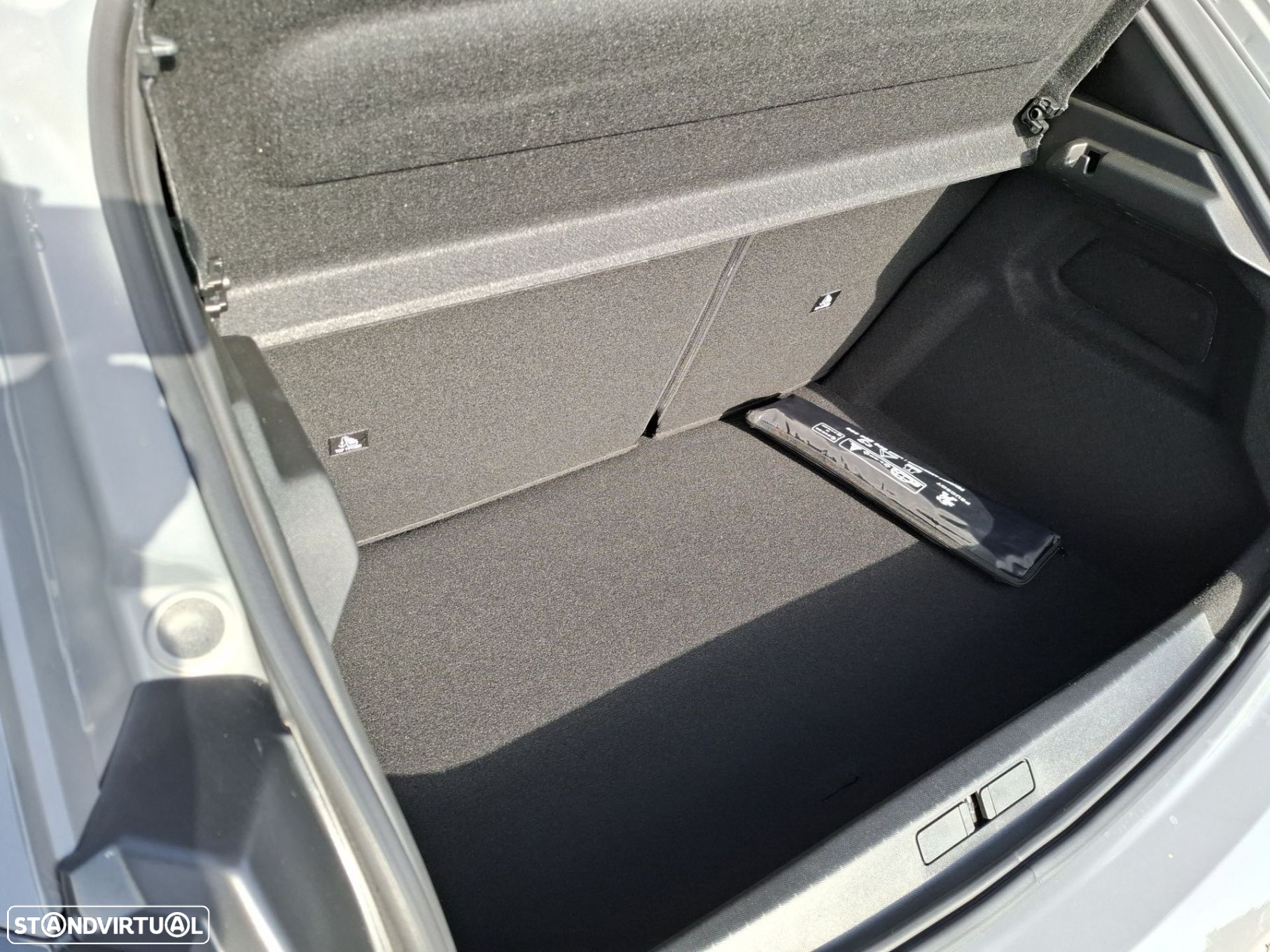 Peugeot 208 1.2 Hybrid Allure e-DCS6 - 23