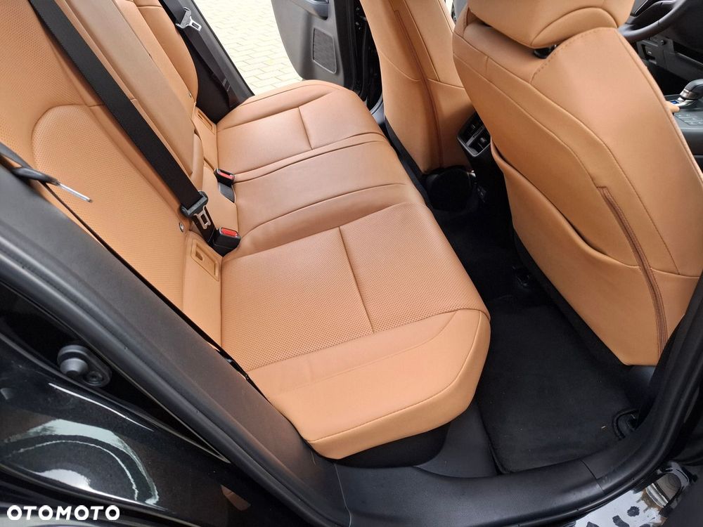 Lexus UX - 25