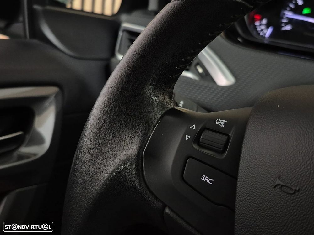 Peugeot 2008 1.2 PureTech Style - 13