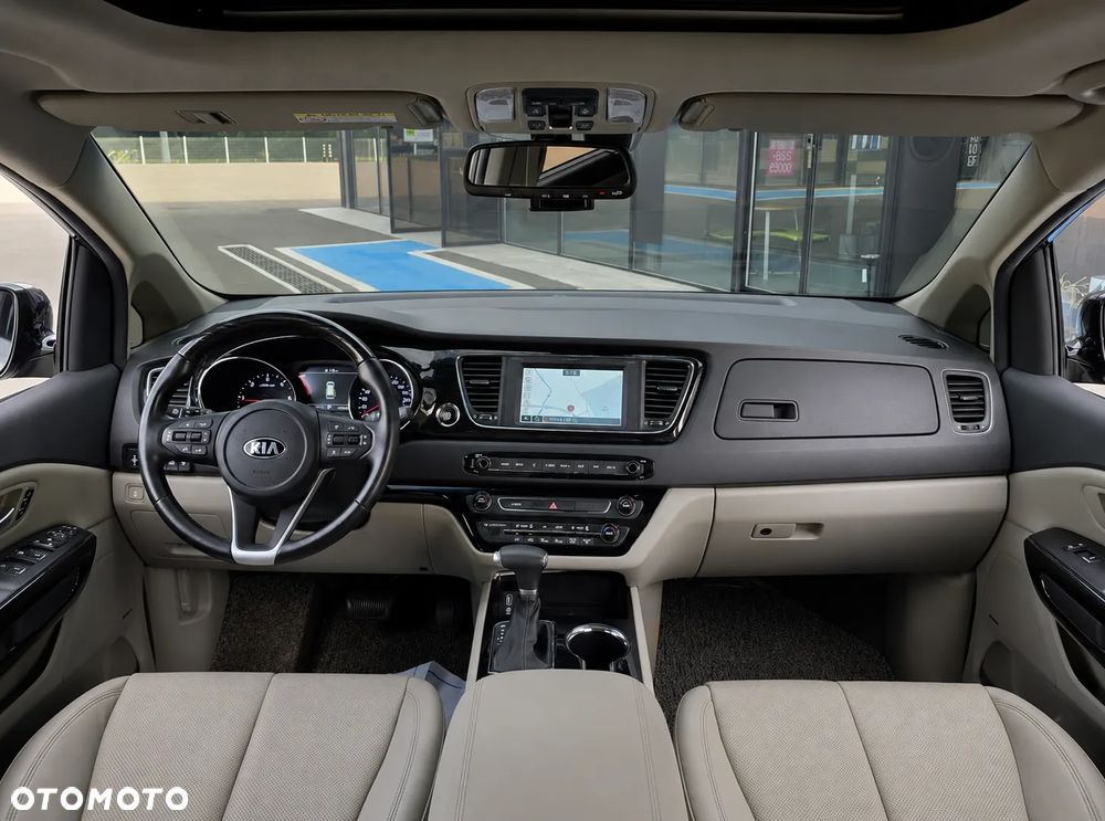 Kia Carnival - 10