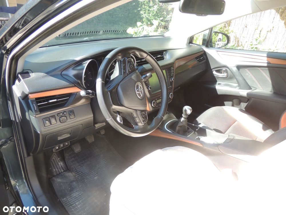 Toyota Avensis 2.0 D-4D Premium - 7