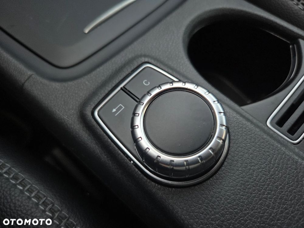 Mercedes-Benz GLA 200 7G-DCT Style - 39