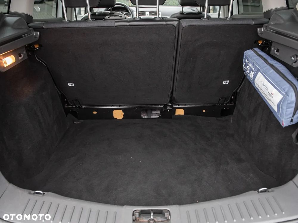 Ford Kuga 2.5 4x4 Titanium - 25