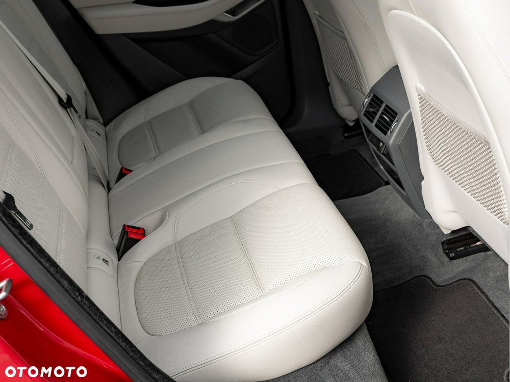 Jaguar E-Pace 2.0 i4P AWD S - 29