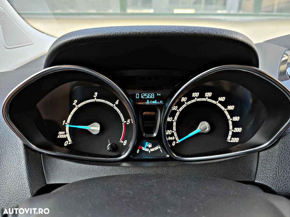 Ford Tourneo Courier 1.5 TDCi S&S Titanium - 11