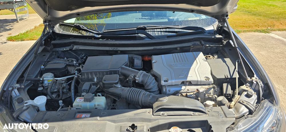 Mitsubishi Outlander 2.0 4WD Plug-In Hybrid Top - 8