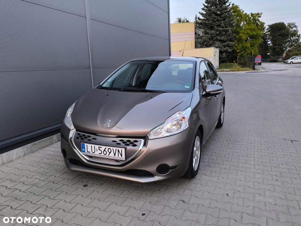 Peugeot 208 - 1