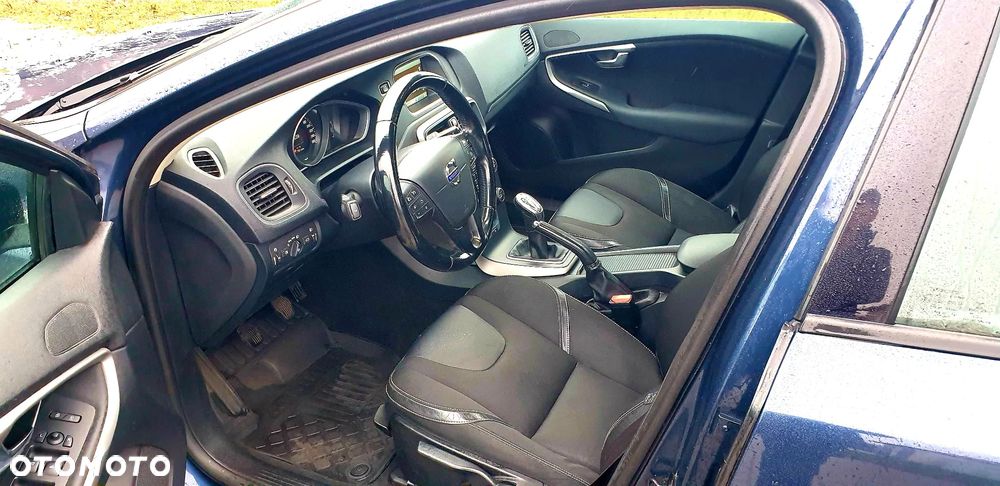 Volvo V40 D2 Momentum - 16