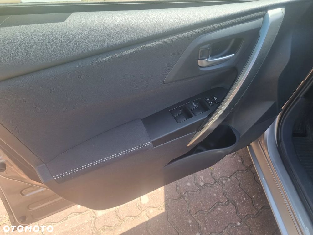 Toyota Auris 1.6 Premium + - 31